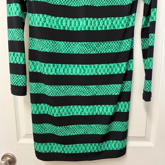 MICHAEL Michael Kors Women’s Green and Black Python Print V-Neck Dress Size S - Picture 6 of 14